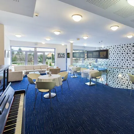 호텔 Academic & Congress Centre 4*