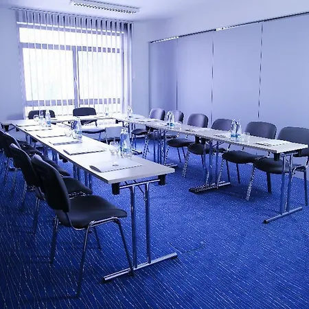 Academic & Congress Centre Szálloda Roztoky